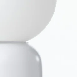 Clip lampada da tavolo in ceramica bianco opaco con sfera in vetro bianco opaco d14 h32 cm