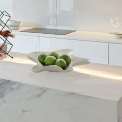 Ely centrotavola / svuotatasche in ceramica colore bianco finitura opaca 28x28x6 cm