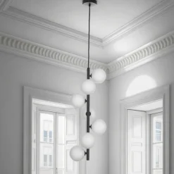 Grapes lampadario in acciaio nero opaco 7 sfere vetro bianco opaco 30x30xh75 cm